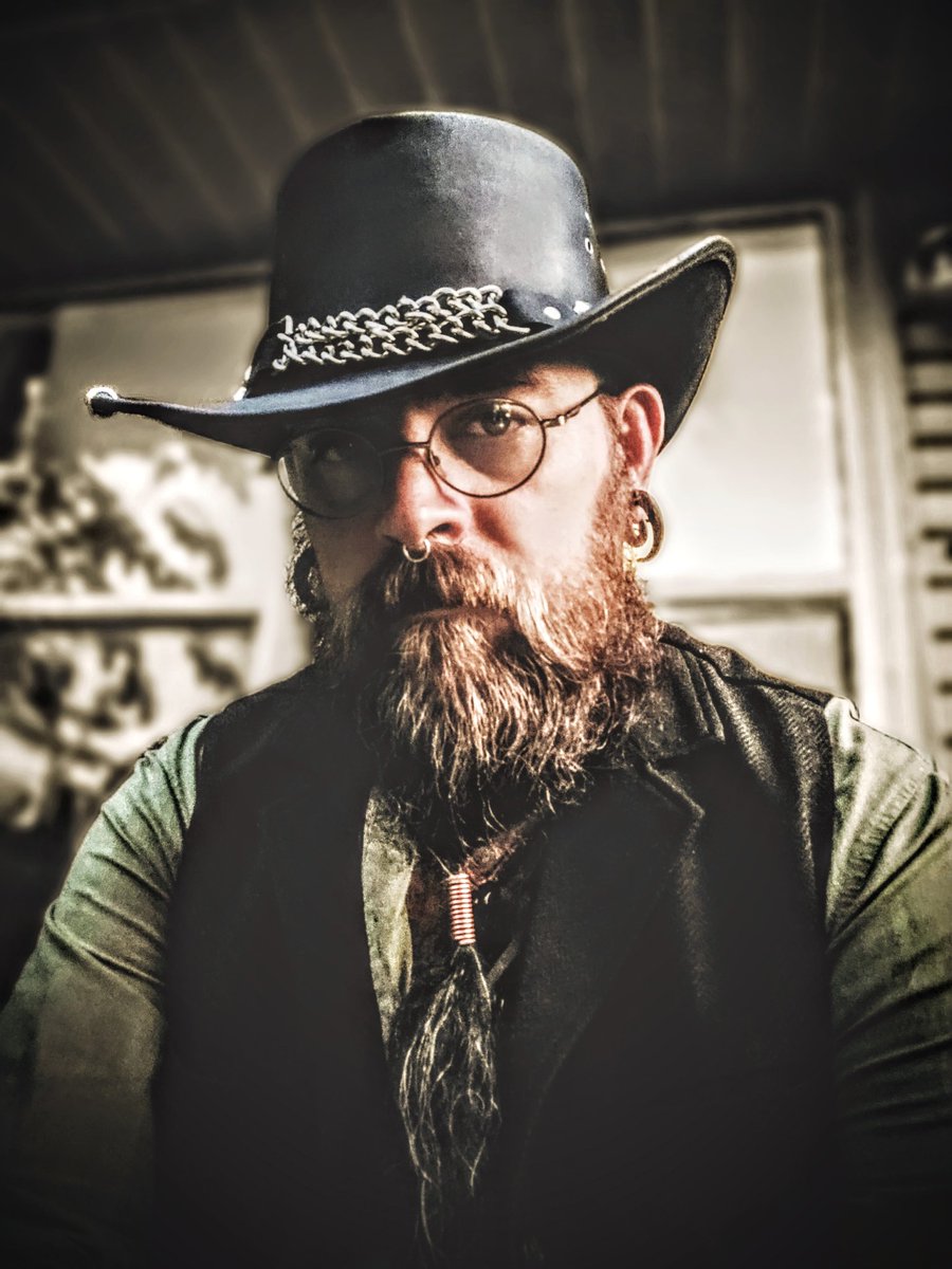 MC_Etching's tweet photo. New month, time to start again. 
Hi, I'm Nix! Your friendly internet kilted Beardo! I'm a self employed glass artist who does stock &amp; custom work. Barware, jewelry &amp; assorted Bric-a-brac. 

Come by &amp; take a look at my shops! Help support small business!

https://t.co/eY9eH1KGFq https://t.co/7jPUw2fwRY