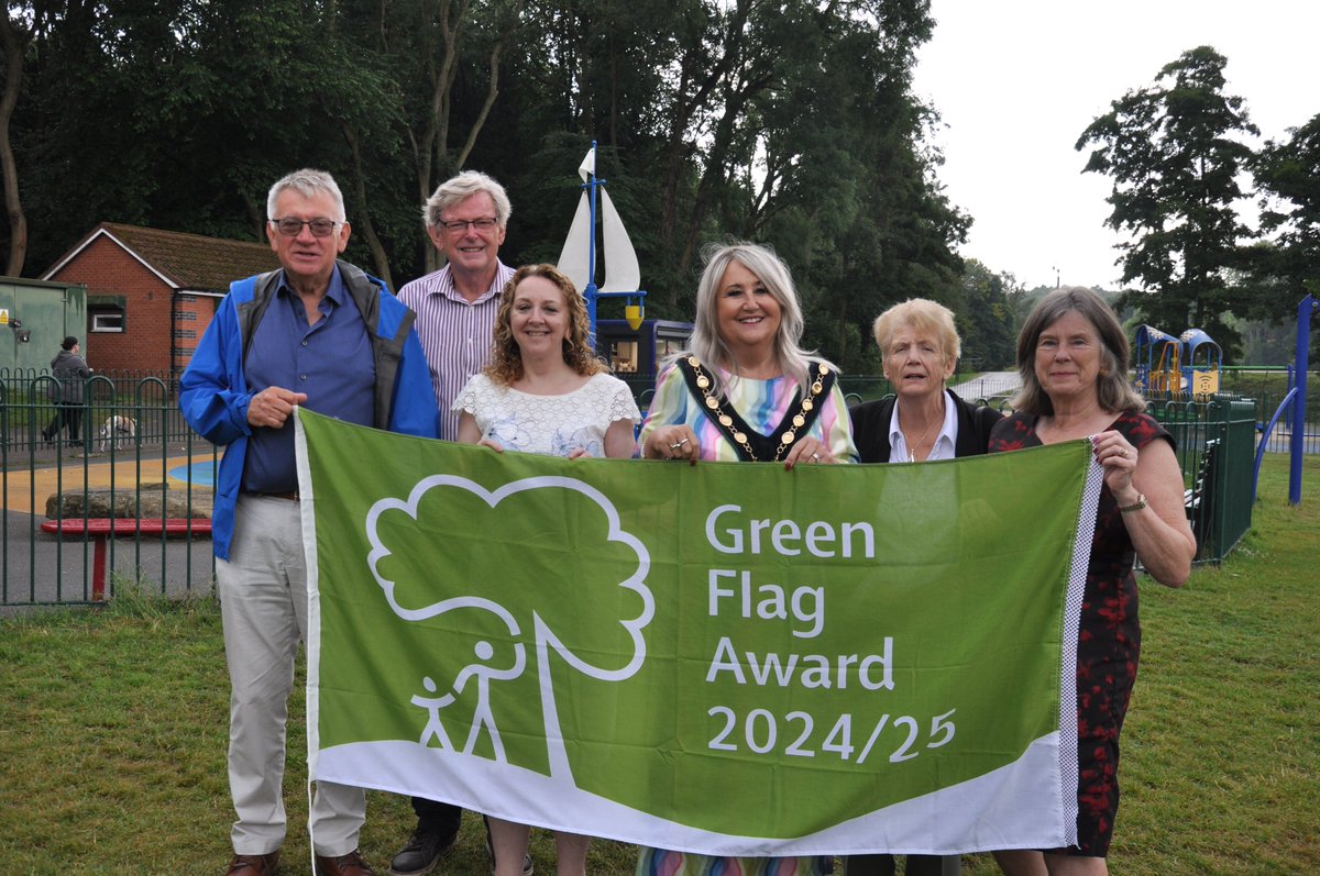 BassetlawDC's tweet photo. Last month, three of our Parks were officially recognised as some of the best open spaces in the country by achieving the Green Flag award. 

Today the Green Flags were flown in the three parks: #Langold Country Park, The Canch #Worksop and #Retford Kings’ Park! 

In attendance was: Cllr Sue Shaw, Cllr Darrell Pulk, Cllr Gill Freeman, Cllr Julie Leigh, David Pidwell, Cllr Sybil Fielding, Cllr John Shepherd, and Cllr Lynne Schuller alongside Bassetlaw District Council parks and open spaces staff. 

Langold Country Park is receiving the award for the first time while Kings’ Park celebrates reaching this high standard for the 17th time and the Memorial Gardens and The Canch for the 11th year running.