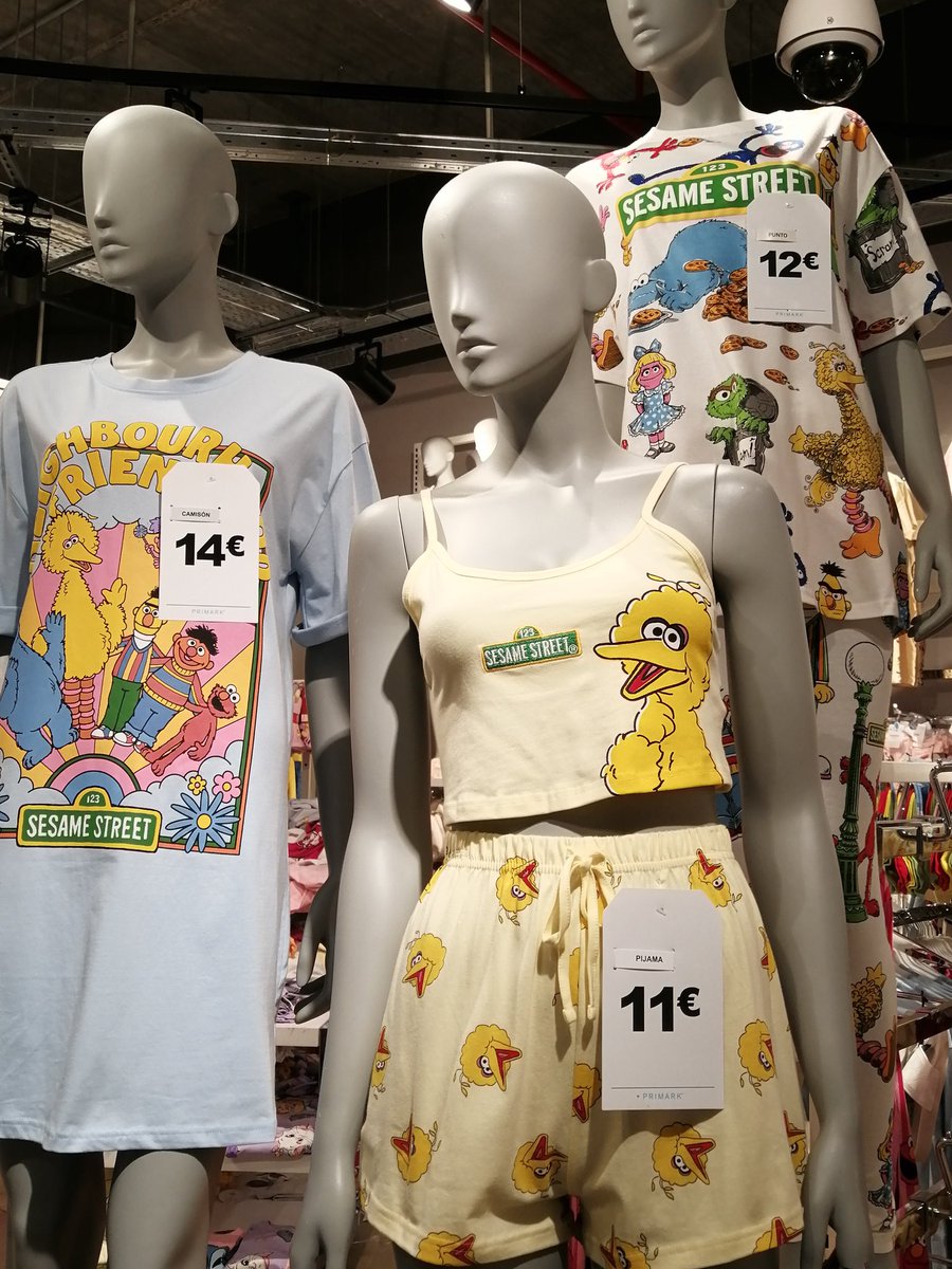 TPitchart's tweet image. Pijaaamas! I need! #sesamestreet #puppetverse