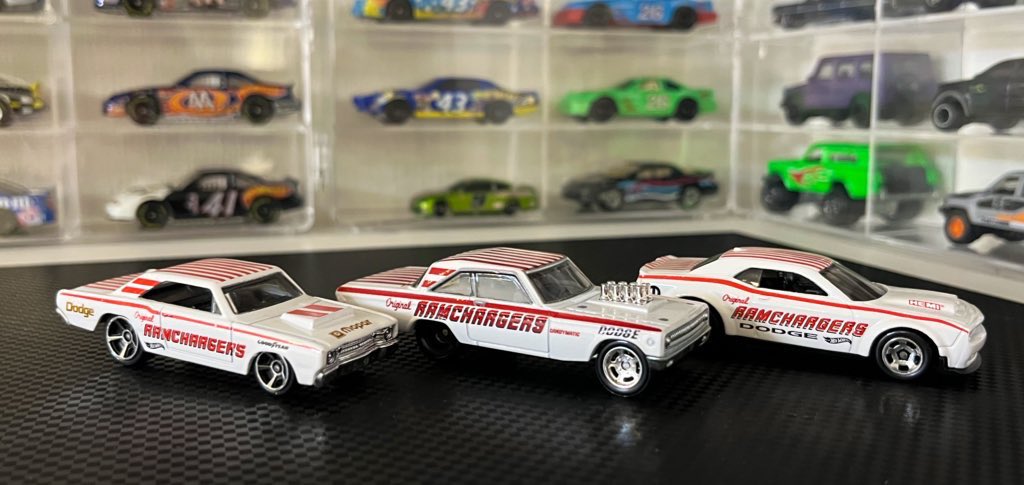 187arar's tweet photo. 先日のミニカー縁日でゲットした
’68 DODGE DART🛞🔥
RAM CHARGERS3台並べて撮りたかったんよね😎
 #Hotwheels  #ホットウィール  #RAMCHARGERS #mopar https://t.co/9tsvqL2wLp