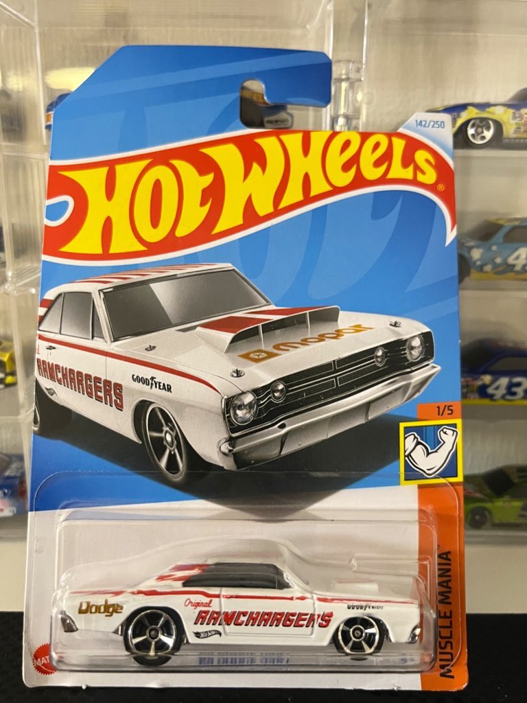 187arar's tweet photo. 先日のミニカー縁日でゲットした
’68 DODGE DART🛞🔥
RAM CHARGERS3台並べて撮りたかったんよね😎
 #Hotwheels  #ホットウィール  #RAMCHARGERS #mopar https://t.co/9tsvqL2wLp
