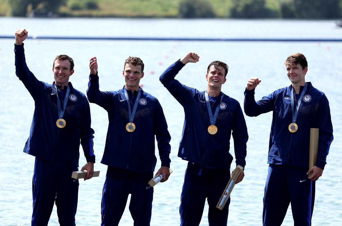 BleacherReport's tweet photo. Team USA wins gold in the men's rowing four 🥇

For the first time since 1960 🙌 https://t.co/RQ9N6gsxHg