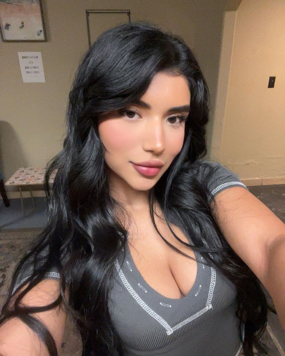 U want some nudies on dms? Rt if yes