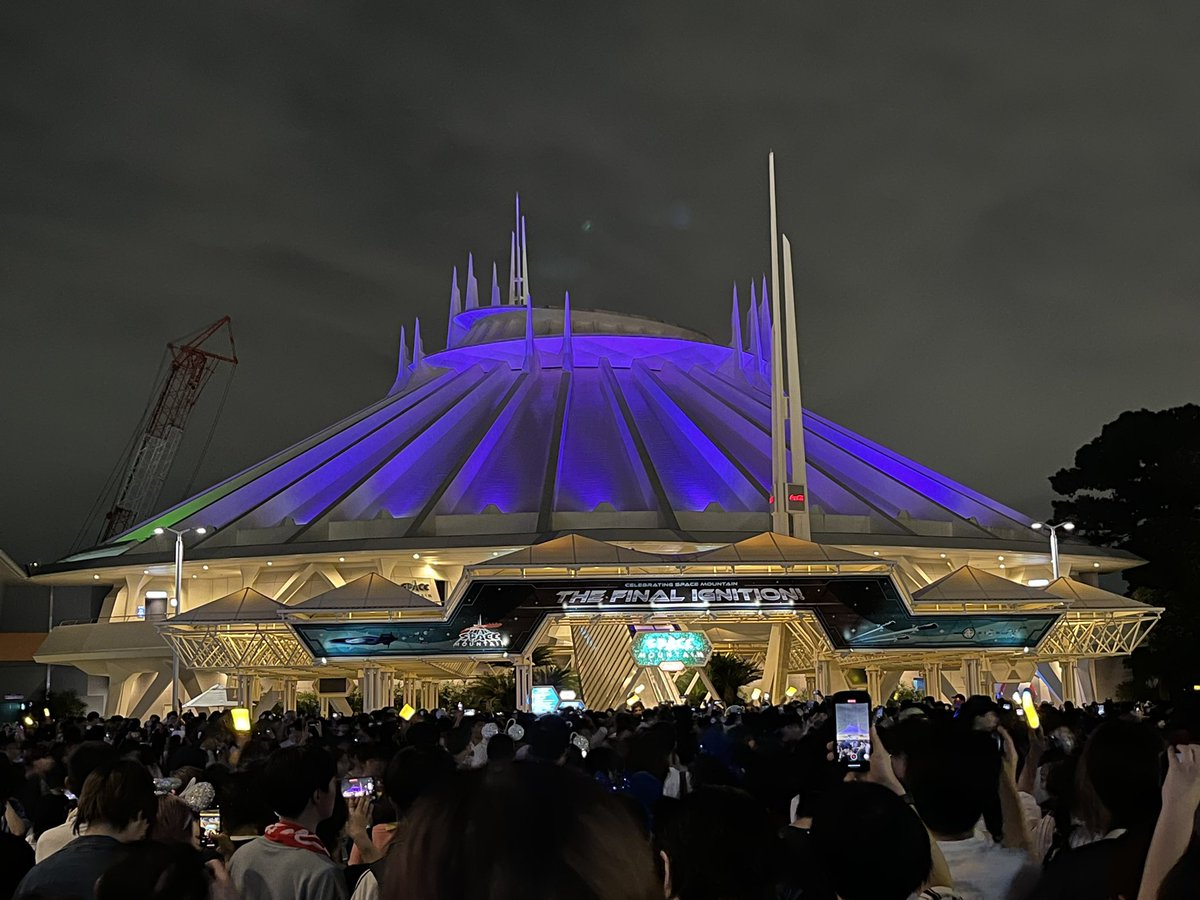 musahtsk_'s tweet photo. 4才で初めてディズニーランドに来て、2024年7月31日、31才でスペースマウンテンとバイバイしてきた。27年の月日が経ってた。最後も楽しかった！忘れないよ！！ #スペースマウンテンありがとう https://t.co/fVoCR4xYhf