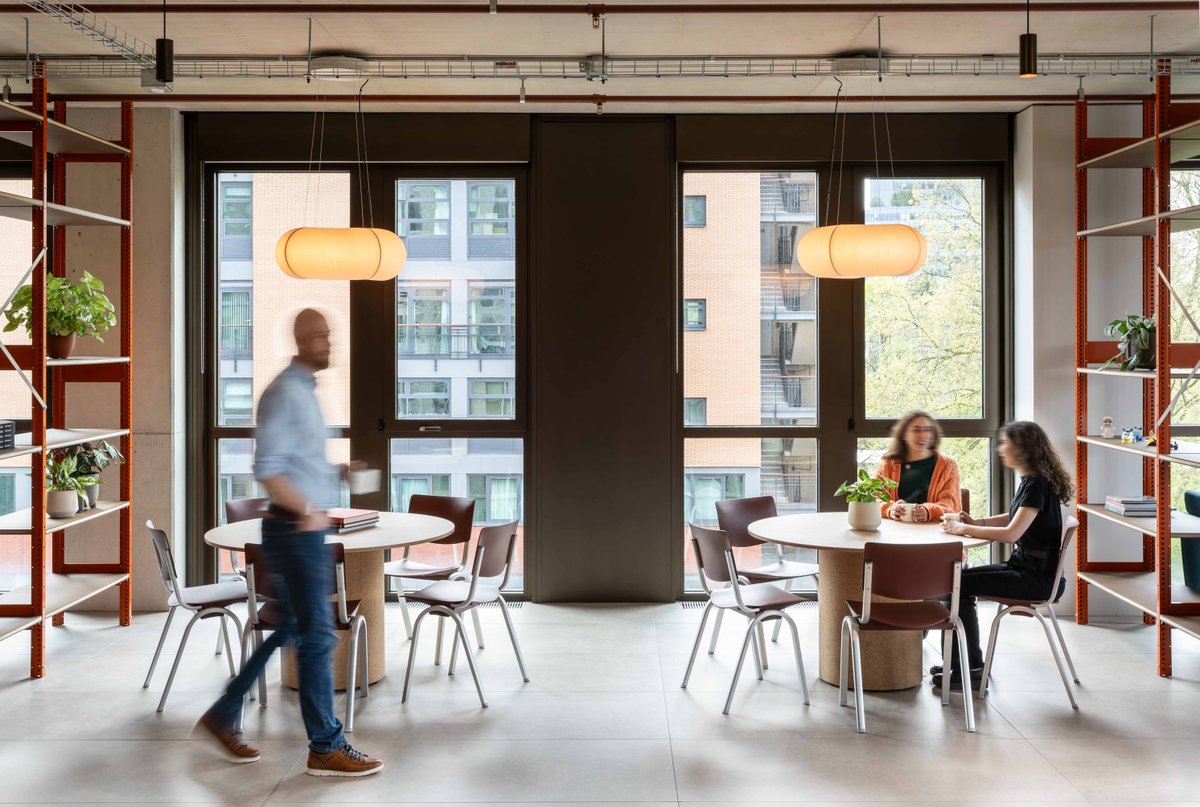 Gensler_Europe's tweet image. @burohappold and Gensler's collaboration at The Featherstone Building inspires innovation and inclusivity, shaping a space that nurtures creativity and teamwork.
#FeatherstoneBuilding #ResponsibleDesign #InclusiveWorkspaces #EngineeringExcellence
📷: Ben Tynegate