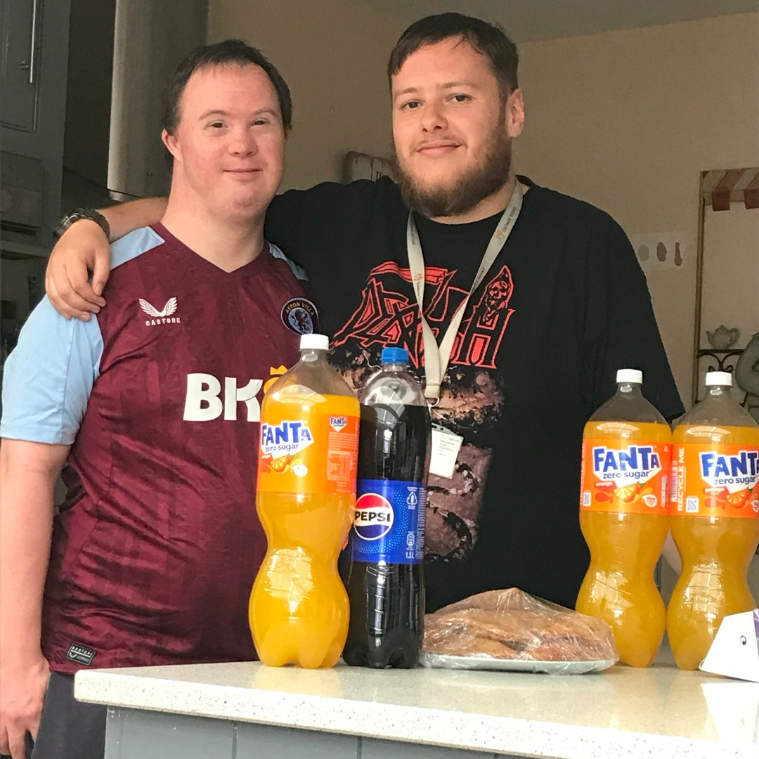 LisieuxTrust's tweet image. Support Worker, Abi had a big day last week as his son got married - but he's kind-hearted and wanted to share the day with the tenants too, and here's Dave - another Support Worker and Tom, sharing the joy.  #SupportWorkerLife #KindHearted #WorkFamily #Caregivers #SupportiveTeam