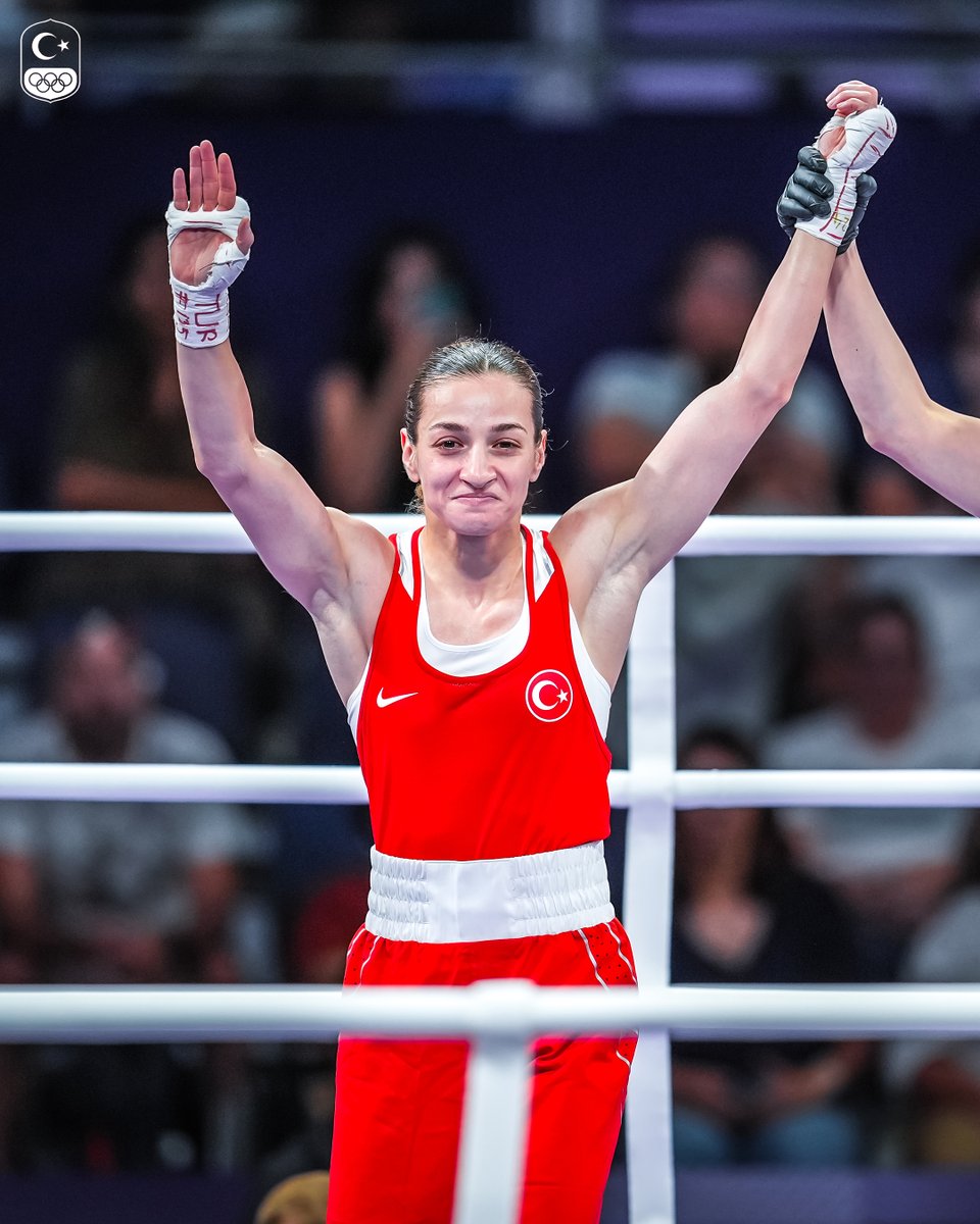 Buse Naz Çakıroğlu Çeyrek Finalde🥊

#Paris2024 | Son Olimpiyat İkincisi boksörümüz Buse Naz Çakıroğlu kadınlar 50kg son 16 turunda Meksikalı rakibi Fatima Herrera'yı 5-0 mağlup ederek çeyrek finale yükseldi👏

Tebrikler🇹🇷

3 Ağustos'taki çeyrek finalde başarılar🥊