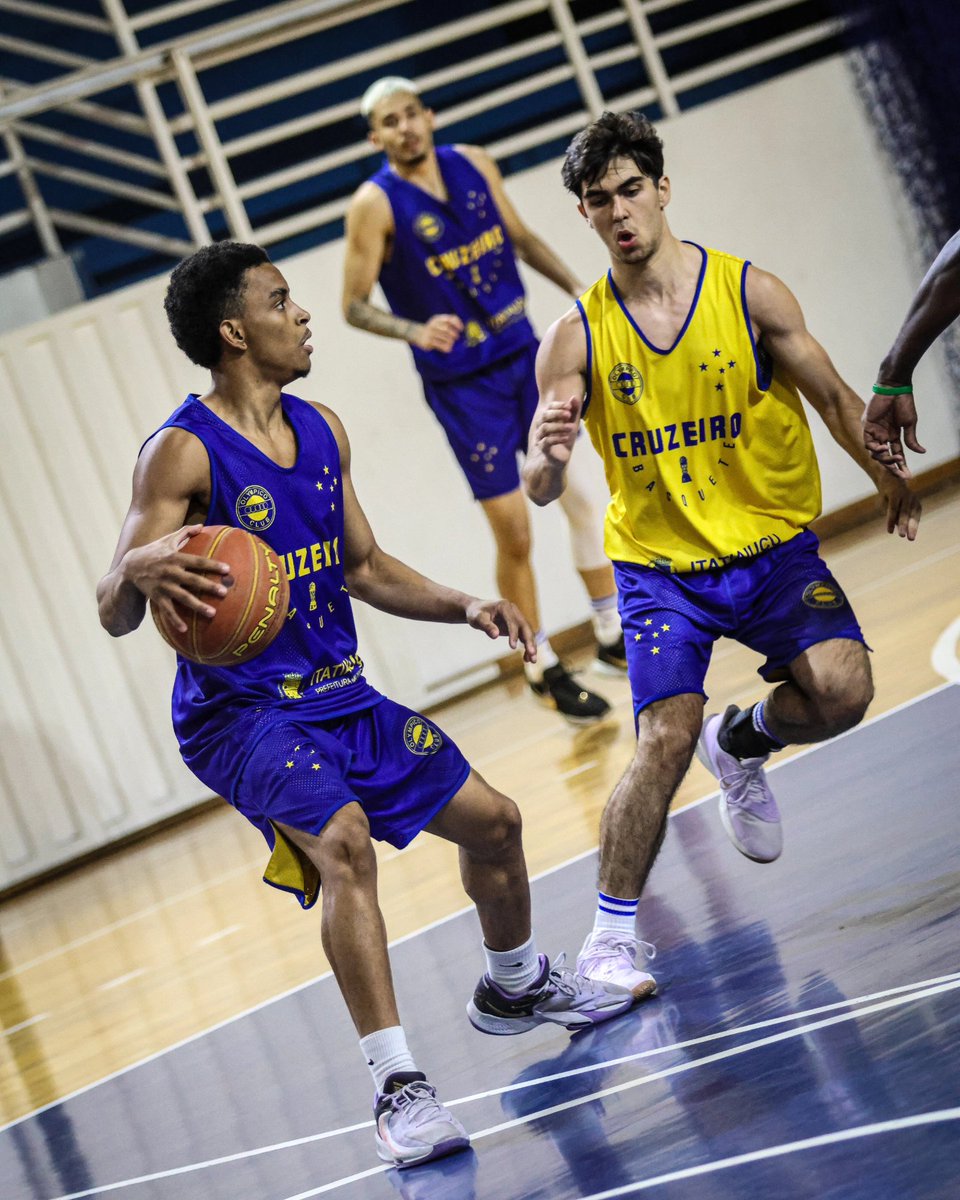 crzbasquete's tweet image. 🏀 O Cabuloso das quadras segue sua rotina diária de treinamentos no Olympico Club, em processo de evolução para a fase final da LDB 2024!

Seguimos firmes! 💪🏻🦊 

#cruzeiro #cruzeirobasquete #ldb