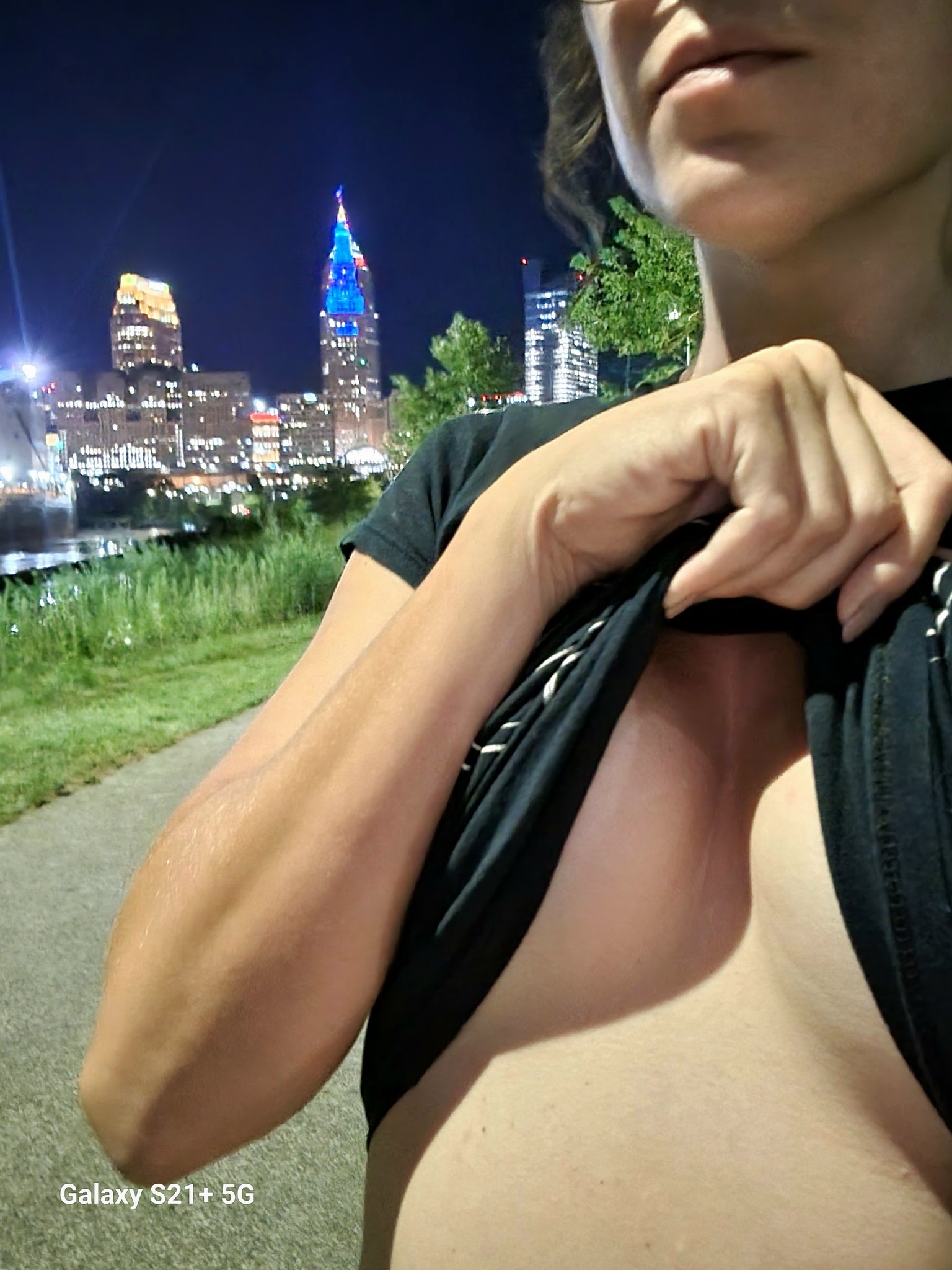 1 pic. When the lights go down in the titty, or whatever Boston said.. https://t.co/tASEhkVJOm
