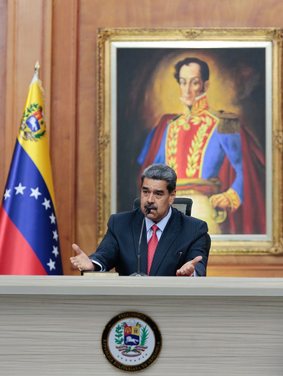 CESPPA (@cesppa_oficial) on Twitter photo #AsíLoDijo nuestro Pdte. <a href="/NicolasMaduro/">Nicolás Maduro</a> "la Revolución Bolivariana está armada de pueblo, de milicia y fuerza militar, a objeto de defenderse de la oligarquía y los apellidos", al tiempo que señaló "Venzuela no va a caer en manos del Fascismo".
#PuebloDeJusticia #AsíLoDijo nuestro Pdte. <a href="/NicolasMaduro/">Nicolás Maduro</a> "la Revolución Bolivariana está armada de pueblo, de milicia y fuerza militar, a objeto de defenderse de la oligarquía y los apellidos", al tiempo que señaló "Venzuela no va a caer en manos del Fascismo".
#PuebloDeJusticia
