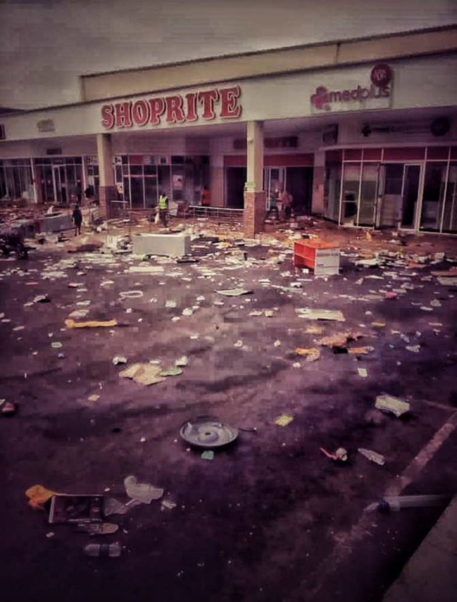 0Thogs's tweet image. Ilorin ShopRite 2022 #Endsarsprotest 
Not sure Kwara State Government will allow any protest this time around 🤣