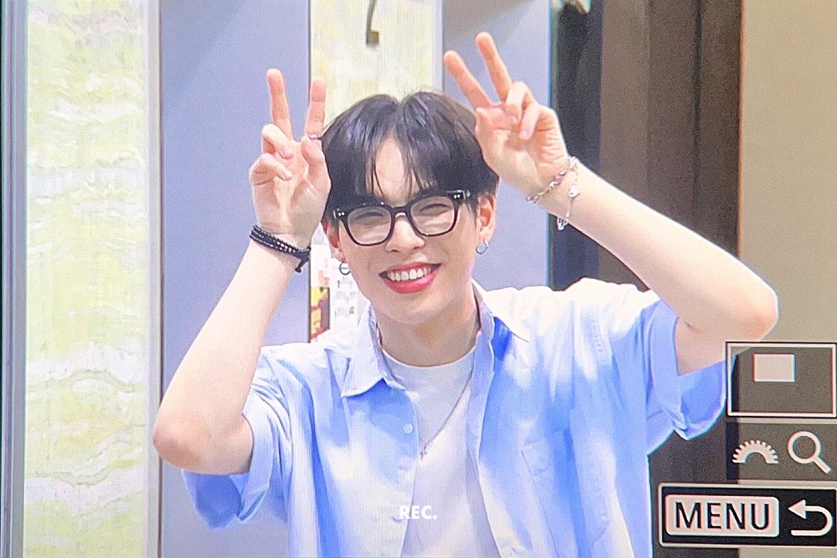 rec_BX's tweet photo. 240801 이러케 웃는데 어떻게 앞이 보여 
#BX #이병곤 #병곤 #CIX https://t.co/fUr0SSrpX2