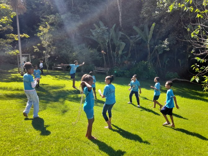 Casa_dos_Ottoni's tweet image. #TBTdoMRCO 

Recreação dos alunos do CRIASER no jardim do MRCO, realizada em janeiro de 2024. 

#eunomrco #museusbr #serro #serromg #jardimdomrco #recreação