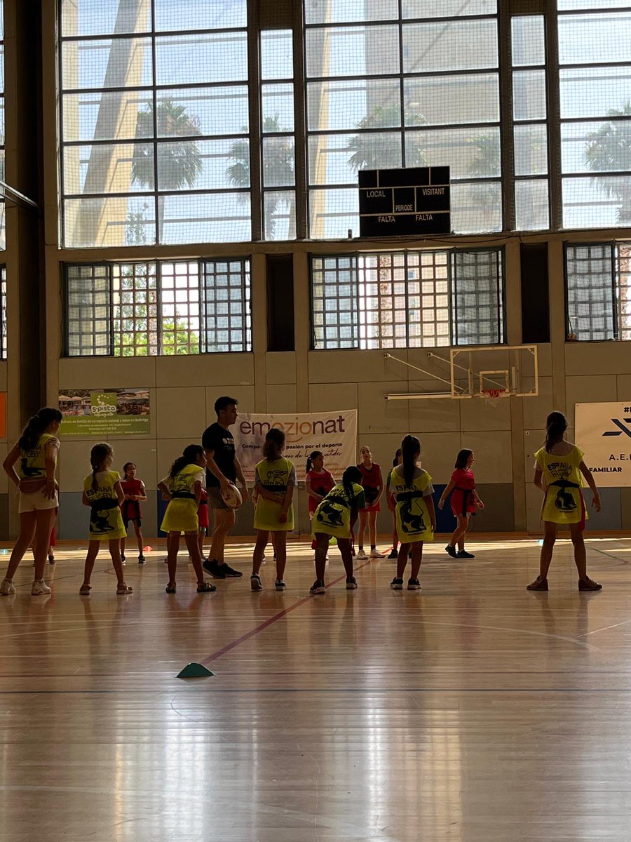aebellsport's tweet photo. 💙🖤 Campus d'estiu Bellsport 🌞

🏉 Tornem a fer l'activitat esportiva de rugby al campus d'estiu Bellsport. Gràcies al Rugby Club Bellvitge @rcbellvitge

#somosbellsport🔵⚫️ #casalestiu #casal #Rugby #esport #AEB #Bellsport #Bellvitge #Hospitalet #LHospitalet #RugbyBellvitge https://t.co/wE9exaPyCh