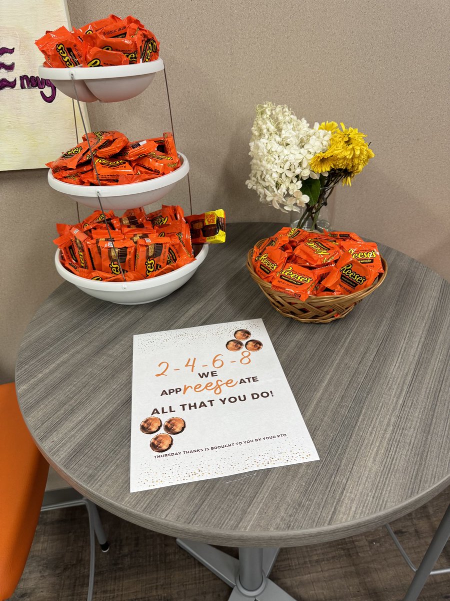 We’re starting the year off with a sweet treat! 
The PTO Hospitality Committee leaves a special surprise for the staff on the first Thursday of the month. Our “Thursday Thanks” is a small way to say “thank you” for all that the Noble Crossing staff does every day!