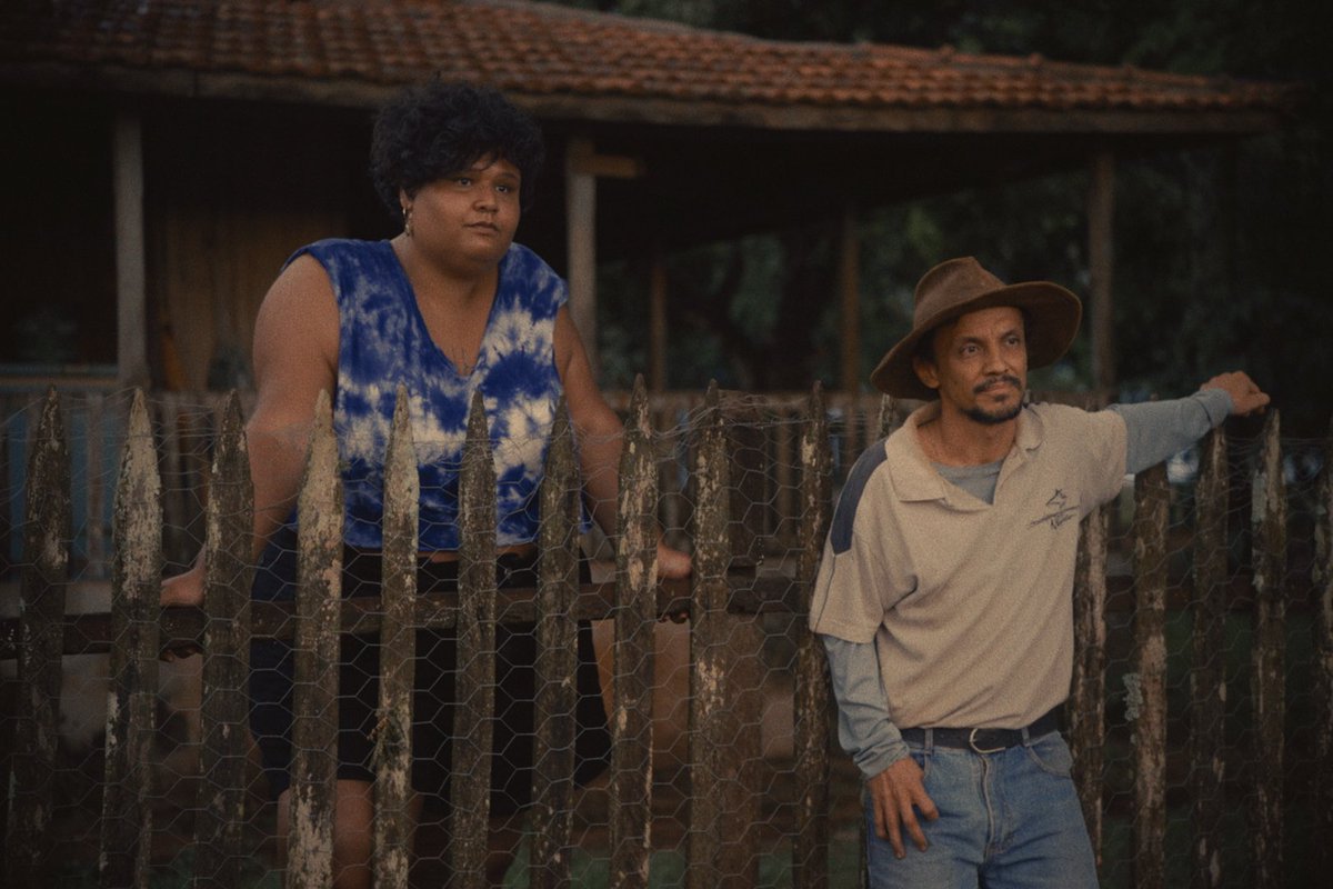 filmes_e_filmes's tweet photo. Exibido no último Festival de Berlim, o longa - filmado na cidade de São Paulo e no interior de Mato Grosso do Sul - fala sobre migração entre o meio urbano e o rural de três mulheres.🎥🇧🇷

#cidadecampo #julianarojas #brunalinzmeyer #fernandavianna #mirellafaçanha #berlinale https://t.co/JTpS8vZQz5