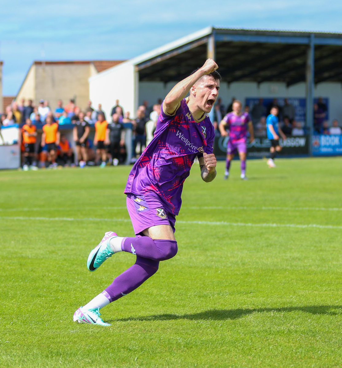 pollokfc's tweet photo. Troon ⚽
Gartcairn ⚽

What a start it has been to life at Newlandsfield for @CiaranMcphie with two goals in two games! https://t.co/LiSmspVSdg