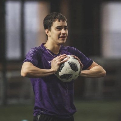 Единственный, кто меня(неугодную!!!) в рот ебал: