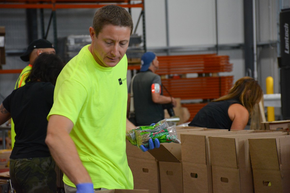 Food Bank of Central New York (@foodbankofcny) on Twitter photo VIP = Very Important Philanthropy 🙌 It's @uwcny's Day of Caring and our friends at <a href="/VIPStructures/">VIP Structures</a> came out to put a fresh coat of paint on our office walls and pack 12,000 meals for neighbors experiencing hunger!
#CNYDayofCaring #UnitedWeDoMore #UWDayofCaring VIP = Very Important Philanthropy 🙌 It's @uwcny's Day of Caring and our friends at <a href="/VIPStructures/">VIP Structures</a> came out to put a fresh coat of paint on our office walls and pack 12,000 meals for neighbors experiencing hunger!
#CNYDayofCaring #UnitedWeDoMore #UWDayofCaring