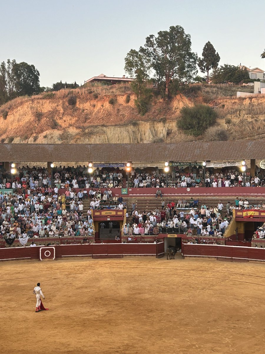 Inma León (@leon_inma) on Twitter photo David de Miranda indulta en <a href="/toroslamerced/">Plaza de Toros de Huelva</a> a un excelente toro de <a href="/joseluispereda/">TOROS PEREDA</a> 👏🏼👏🏼 David de Miranda indulta en <a href="/toroslamerced/">Plaza de Toros de Huelva</a> a un excelente toro de <a href="/joseluispereda/">TOROS PEREDA</a> 👏🏼👏🏼