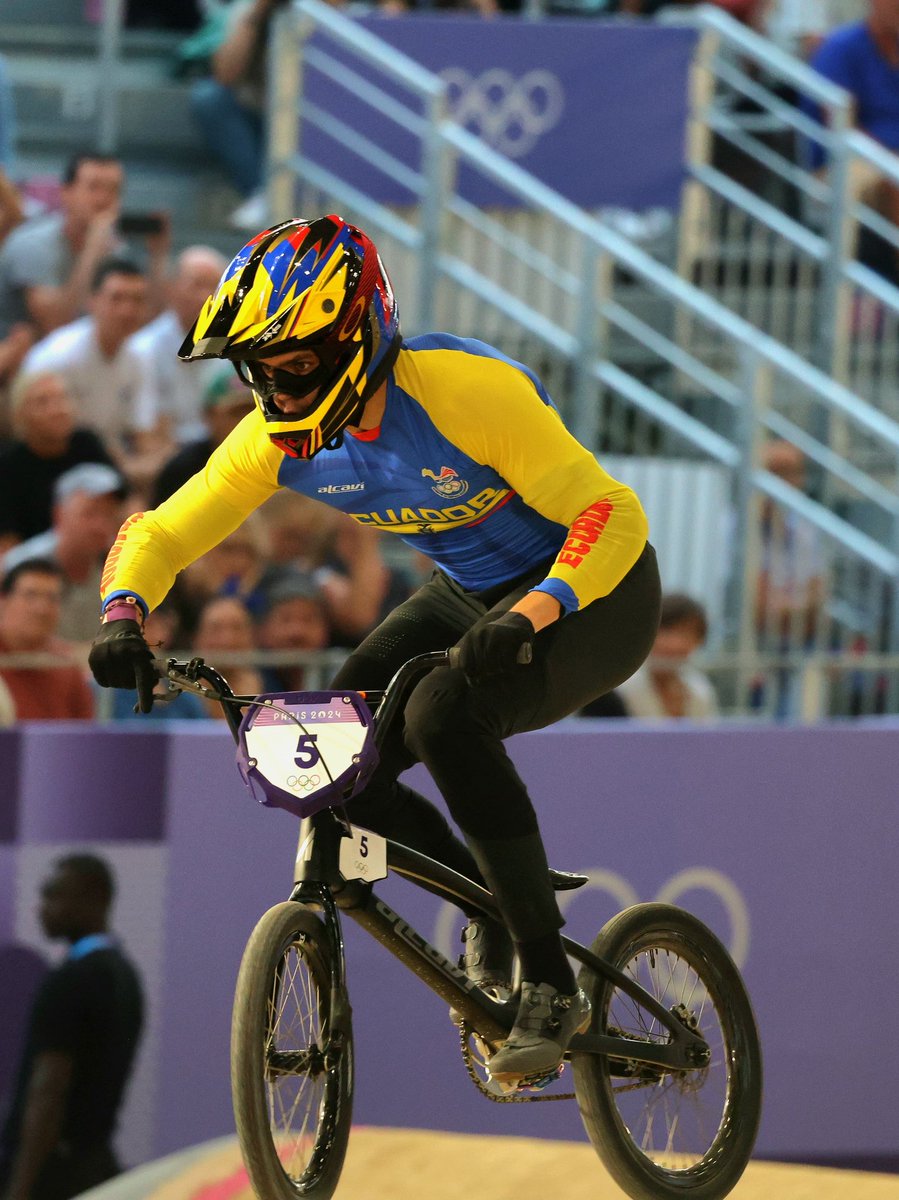 ECUADORolimpico's tweet photo. A SEMIFINALES!!!

Alfredo Campo finaliza tercero en el Run 3 Heat 3 y con ello avanza a semifinales de forma directa en la prueba de BMX Racing en los Juegos Olímpicos #Paris2024

En la sumatoria general tras correr tres rondas, clasifica en el puesto 7. Las semifinales serán mañana viernes

Vamos #TeamEcuador🇪🇨🚴‍♂️ 
@FedeCiclismoEcu
@alfredocampov