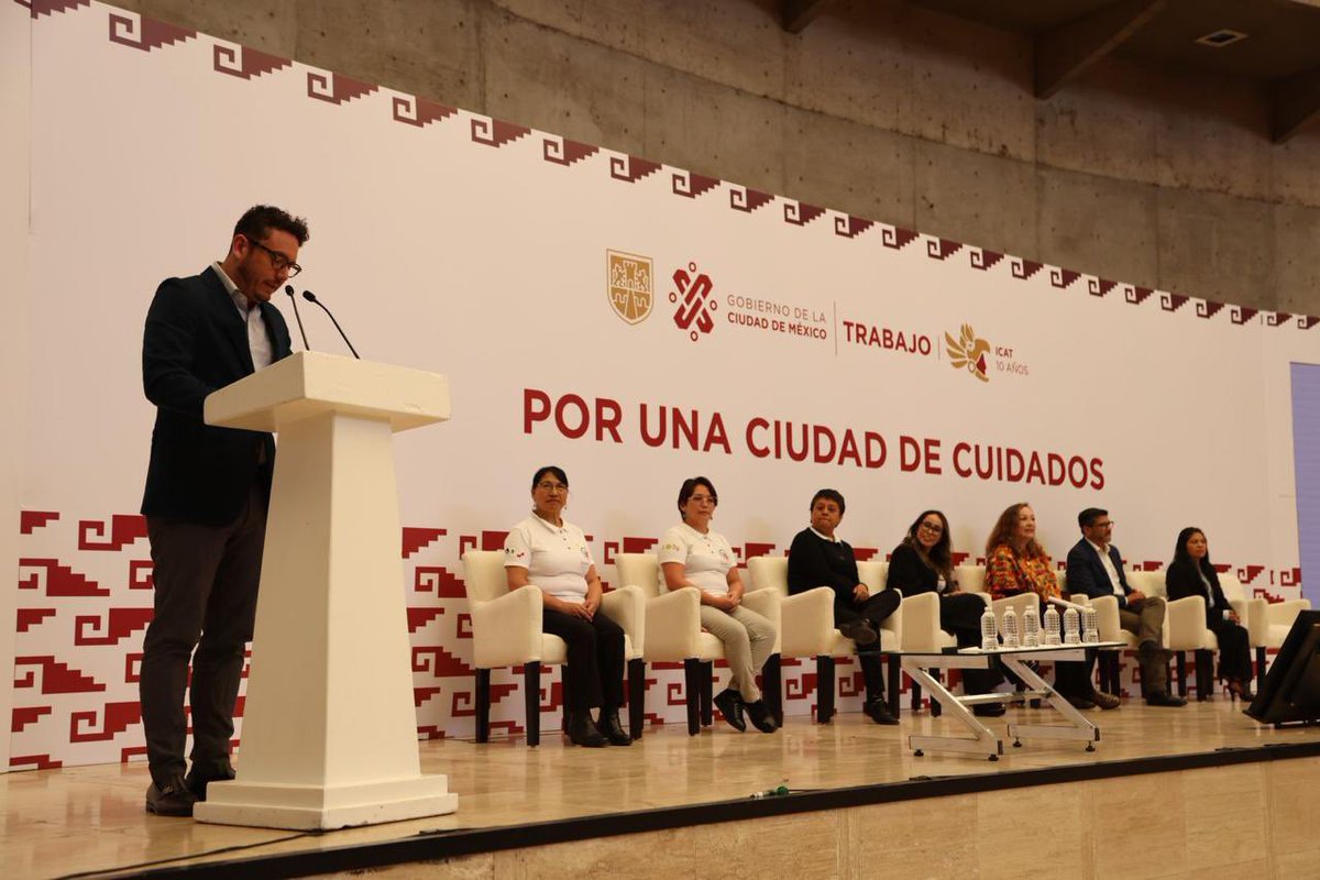 El Mtro. José Omar Villarreal Ochoa, DG Adjunto de Promoción y Desarrollo en el <a href="/ConocerMx/">Conocer MX</a> , compartió que la capacitación y certificación, impulsa la búsqueda de empleo y nuevas oportunidades ✨👩🏻‍💼👨🏽‍💼🙌🏼❤️

#CuidadosParaElBienestar
#10AñosIcatCDMX
#YoMeCapacitoEnIcatCDMX

<a href="/GobCDMX/">Gobierno de la Ciudad de México</a>