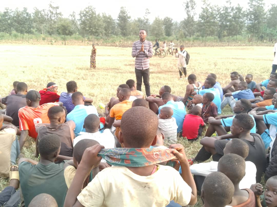 NyagatareNyc's tweet image. Uyu munsi muri #Gatunda hatangijwe ukwezi kwahariwe ibikorwa by'Urubyiruko byatangijwe n'Umukino wahuje Utugari twa #Nyamikamba na #Kabeza bizamara ukwezi kuva Tariki 01/08/2024-31/08/2023 ibikorwa bizibanda cyane byo guhindura imibereho myiza y'Abaturage. 
@RwandaYouthArts