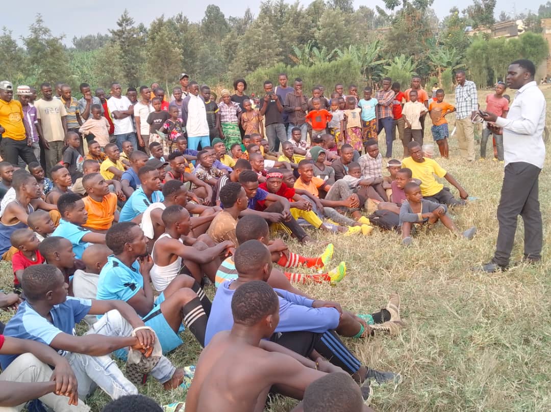 NyagatareNyc's tweet image. Uyu munsi muri #Gatunda hatangijwe ukwezi kwahariwe ibikorwa by'Urubyiruko byatangijwe n'Umukino wahuje Utugari twa #Nyamikamba na #Kabeza bizamara ukwezi kuva Tariki 01/08/2024-31/08/2023 ibikorwa bizibanda cyane byo guhindura imibereho myiza y'Abaturage. 
@RwandaYouthArts