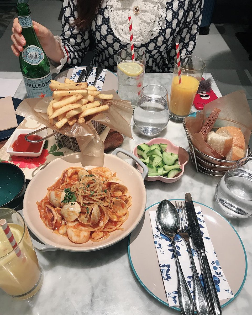 🍴 Lunchtime is the best time! Treat yourself to something delicious! 😋