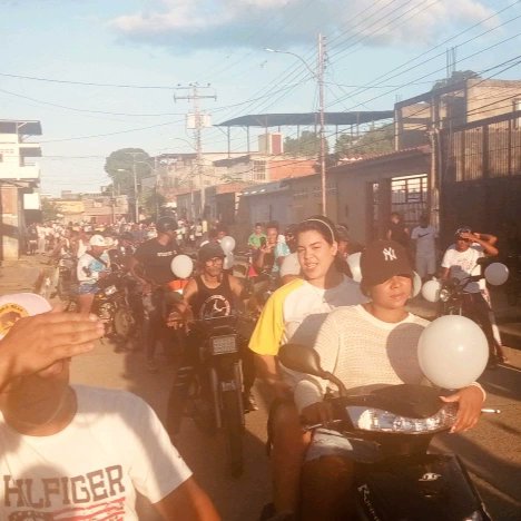 YSNALDAMADRIZ's tweet photo. #EdmundoPresidente 
#Juventudhiguerote
30/07/24
En el Municipio Brion vencimos el miedo y recuperamos la esperanza aquí ganó @EdmundoGU nuestro presidente, por eso defendemos nuestro Voto, con la participación de los Jóvenes quienes rechazaron el #fraude de manera Contundente! https://t.co/1sYEt6ImEV