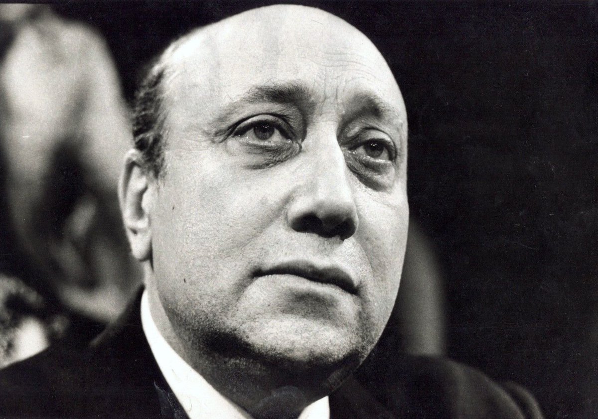 Il y a 51 ans, le 1er août 1973, Jean-Pierre Melville était terrassé par une rupture d'anévrisme à la fin d'un dîner avec son ami <a href="/philippelabro/">Philippe Labro</a> au restaurant de l'hôtel PLM Saint-Jacques à Paris. 
Sa disparition ne fut annoncée que le lendemain.