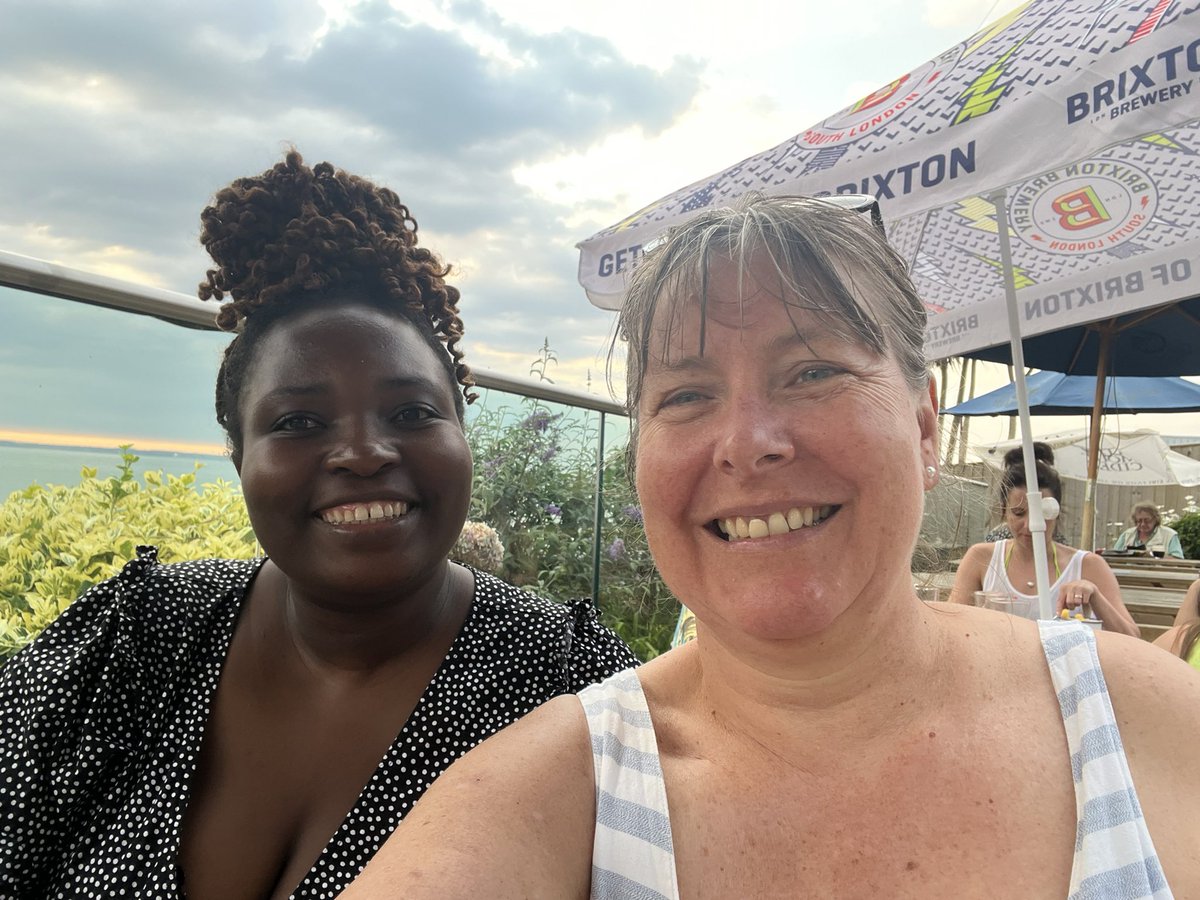 Sunny post work beach beverages! #bestteam #frailty <a href="/melisapasi/">Melisa Pasipanodya</a> <a href="/IOWNHS/">Isle of Wight NHS Trust</a> #gurnards