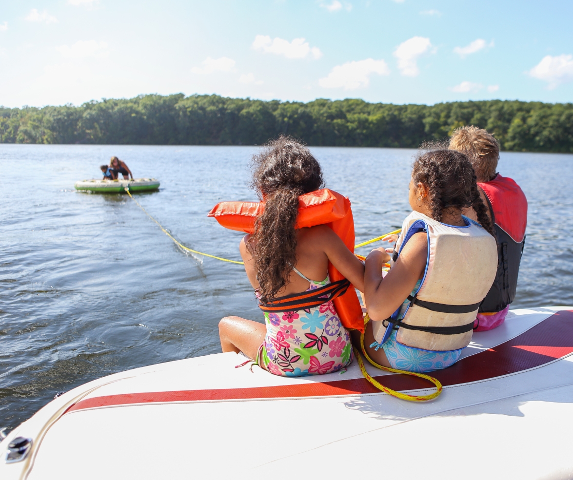 🚤🌊 Heading out on the lake this long weekend? Don’t forget to #CleanDrainDry your watercraft and all equipment to help prevent the spread of #invasivespecies and protect the lakes we love! Visit invadingspecies.com/pathways/boati… to learn more!