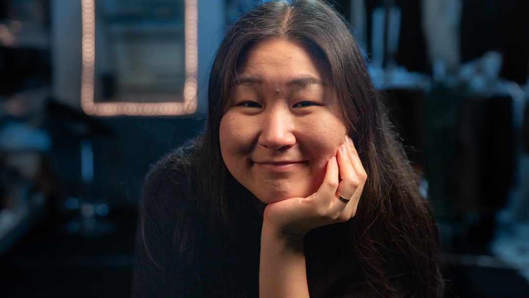 directoresav's tweet photo. 🎬 Entrevista a Cecilia Kang

La directora charla sobre Partió de mí un barco llevándome, siguiendo la historia de una joven actriz hija de coreanos que debe preparar un texto sobre las comfort women.

🤳 Mirá la nota en https://t.co/4rkQarH6ku

#DirectoresAv https://t.co/zwVXTJ1xxt