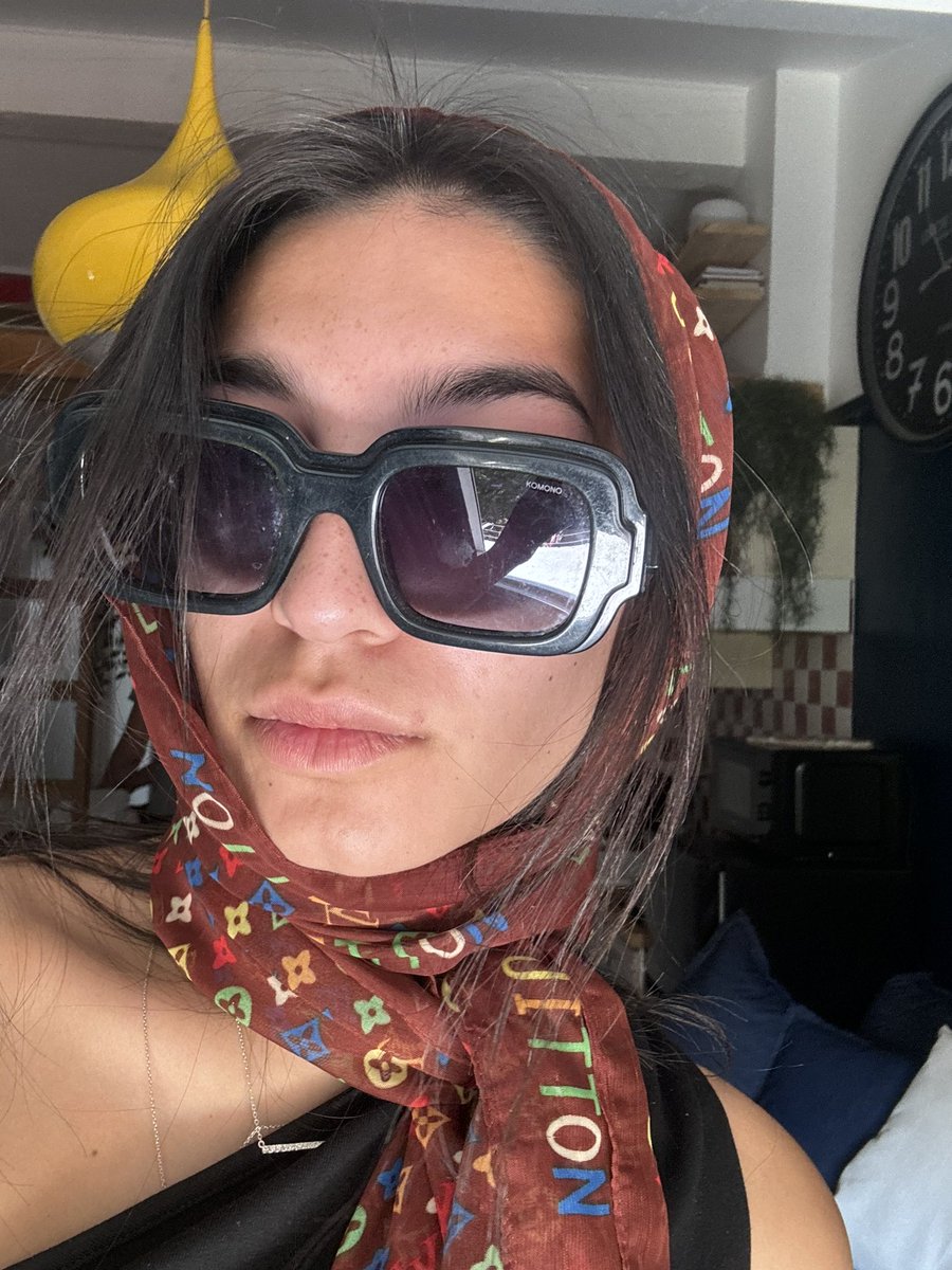 jjnoa's tweet photo. #60s #ivananoa #LVMH https://t.co/PbblrldqO5