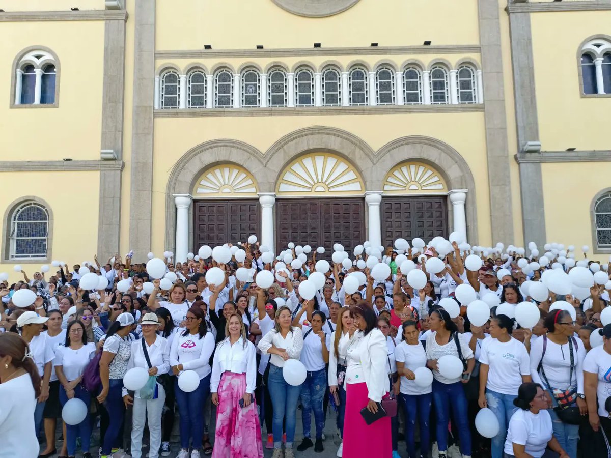 ClsemMonagas's tweet photo. Mujeres de Monagas se pronuncian a favor de la paz de Venezuela 

.

https://t.co/OFMSTWN3Mr https://t.co/scClwhX8li