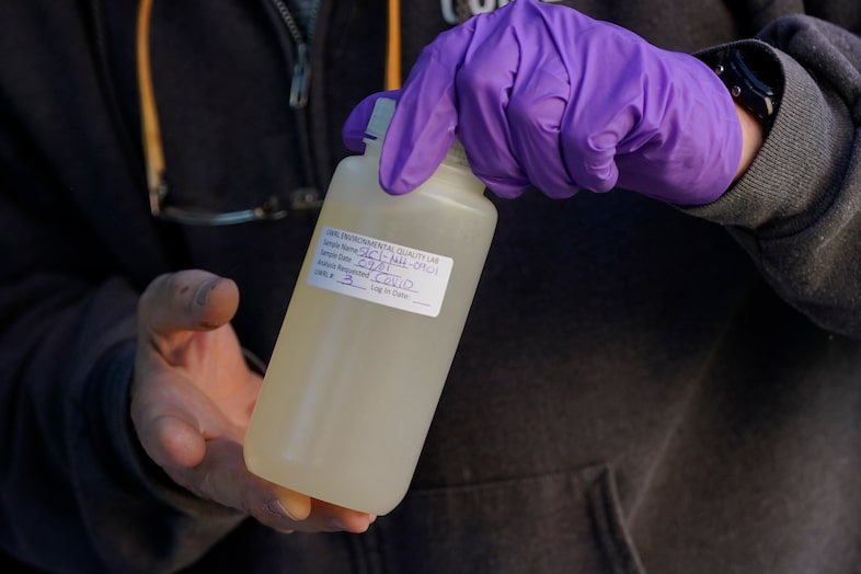 Ontario Health Minister defends end of COVID-19 wastewater program.  Dear ⁦<a href="/fordnation/">Doug Ford</a>⁩ and ⁦<a href="/SylviaJonesMPP/">Sylvia Jones</a>⁩. Please reconsider. Waste water data helps the immunocompromised pts I care for assess their risk of acquiring COVID in the community  theglobeandmail.com/canada/article…