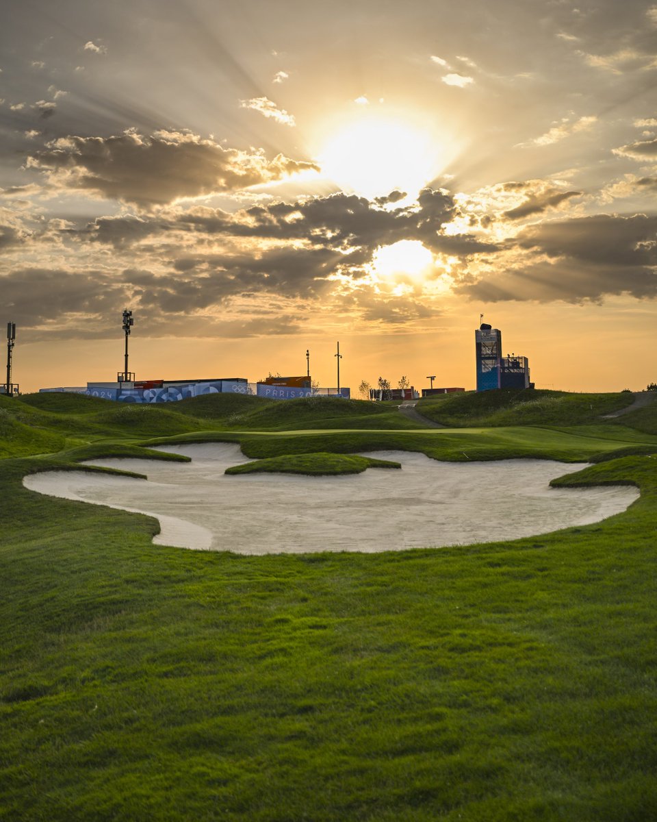 Sunsets hit different at Le Golf National. 

#OlympicGolf