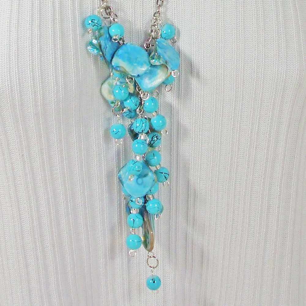 SandeeJene's tweet image. JBSG. HandCrafted. Turquoise Abalone mineral chips create crop dangle 5 inch in length at center of necklace. Sterling Silver wire and chain neckwear, 24 inch around neck. Buy New: bit.ly/Shp-Wht-New  #JBSG #WhatNew #Handmade #HandCrafted #Necklace #TurquoiseChips
