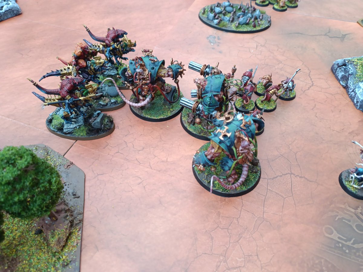 Garden hammer! Had a brilliant game earlier. Skaven vs Seraphon, have no idea how but I managed to scrape a 38 - 36 win.

#warhammer #minipainting
#Wargaming