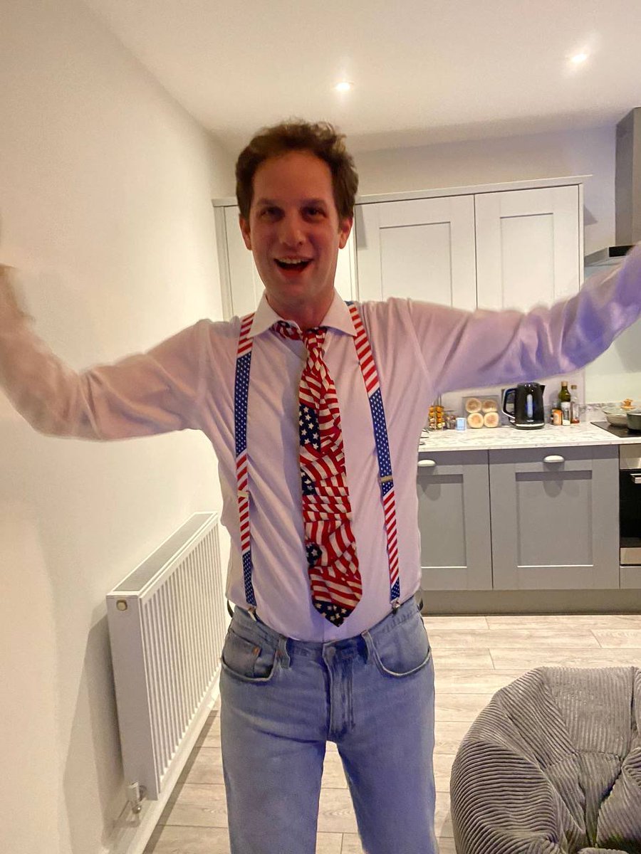 Evan Gershkovich to the USA, here we go! ✈️🌭🪆🚀

🇷🇺 Talented journalist swapped by Russia after talks accelerated. Putin, crucial to the deal.

📰32 year old reporter rejected all other options. Evan wants USA, no doubts.

🇺🇸 Joe Biden, key to convince Putin of the project.