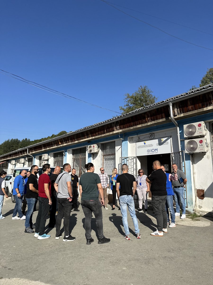 IOMBiH's tweet photo. 🤝Today, in TRC Blažuj, camp coordination and management responsibilities were transferred from IOM to the @spsgovba with the support of @eubih. 

IOM will continue working with @MSBosnia and partners to provide technical support and strengthen capacities for managing TRCs in 🇧🇦. https://t.co/GyvhybjTT4