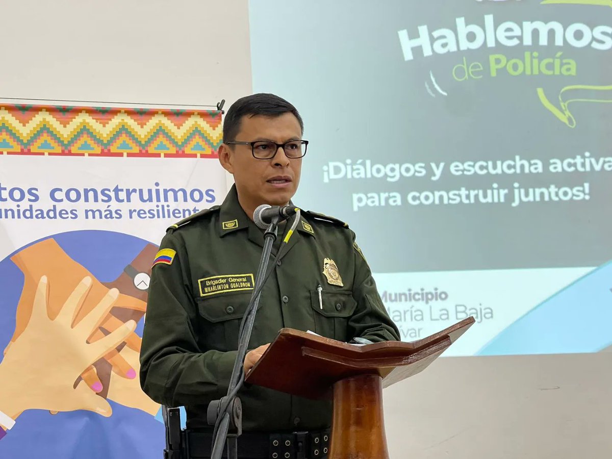 PoliciaBolivar's tweet photo. Con la #TransformaciónPolicial, 🙋🏻‍♀️ líderesas de #LosMontesDeMaría en #Bolívar reciben información de la @PoliciaColombia sobre violencia basada en género, aprendiendo a manejar sus casos y saber qué hacer si son víctimas. #MujeresLibresDeViolencias https://t.co/v4HqocmnSd