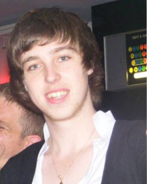 bottlemenbr's tweet photo. HOJE O DIA É DELE!

O NOSSO ~CARISMÁTICO~ VAN MCCANN ESTÁ COMPLETANDO 32 ANOS DE VIDA!!! https://t.co/7f6JmXAfXv