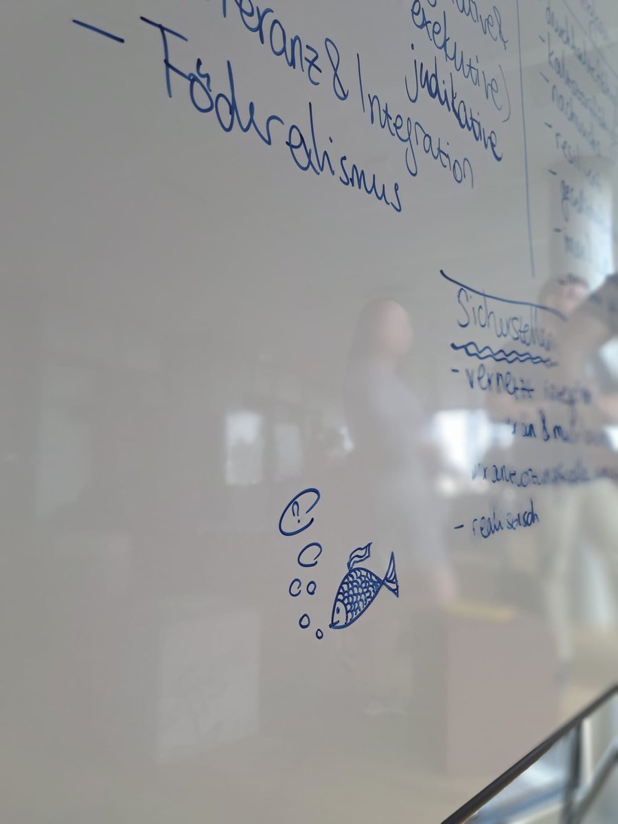 GspBerlin's tweet photo. Unser DesignThinking-Workshop in Kooperation mit @KPMG_DE ist gestartet! 
Zur Frage "Wie kann Deutschland kriegstüchtig werden bis 2029" bearbeiten Junge Mitglieder der @GspBerlin Lösungsansätze für die #Zukunft! https://t.co/OosqfRQnua