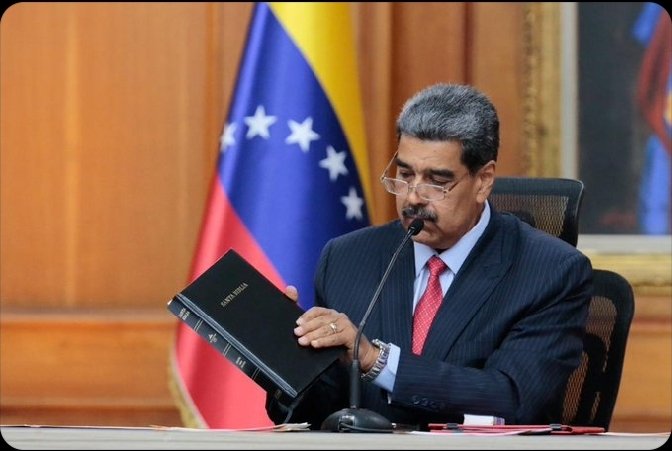 📢¡𝐀𝐬í 𝐥𝐨 𝐃𝐢𝐣𝐨! 🇻🇪
Pdte. <a href="/nicolasmaduro/">Nicolás Maduro</a> : El amor a la Patria vencerá, está venciendo, ¡la paz volverá!
#PuebloDeJusticia ⚖️🕊️🇻🇪💯✍️
#SomosGarantesDePaz 🕊️🇻🇪✍️