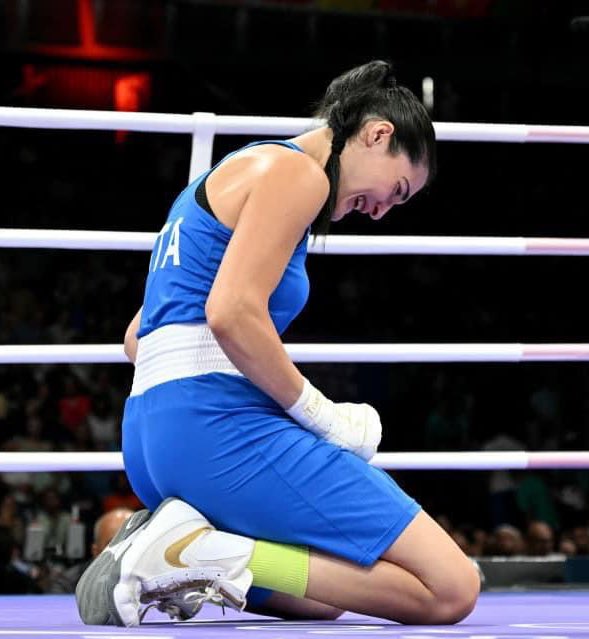 El desconsuelo de una mujer olímpica vencida y apaleada por los cromosomas XY.

Ideología de género - 1
Feminismo - 0