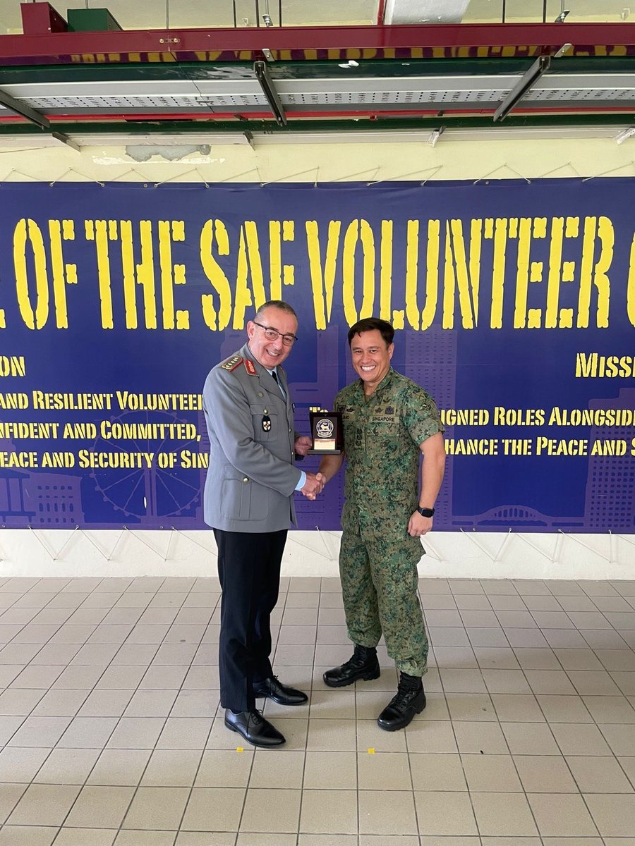 BundeswehrGI's tweet photo. Der #IndoPacific ist eng mit Europa verbunden &amp; #Singapur ist hier wichtiger strategischer Partner. Ich habe heute Gespräche im @mindefsg, #sutdsg iTrust &amp; Volunteer Corps geführt. Im Fokus standen 🇸🇬Freiwilligendienst und der Schutz kritischer Infrastruktur. https://t.co/uAzDIkCMra