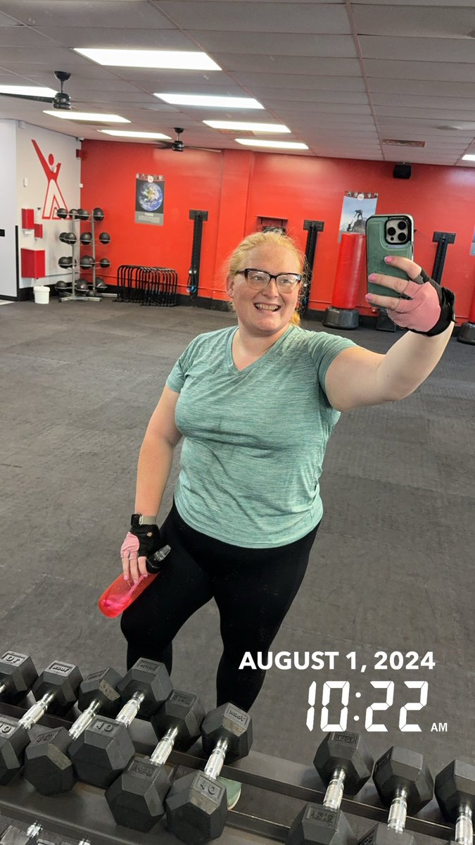ItsEmilySaxton's tweet photo. The gym is my happy place 💪🏻🔥

Crushed today’s leg day! https://t.co/Lq5bqgJIE3