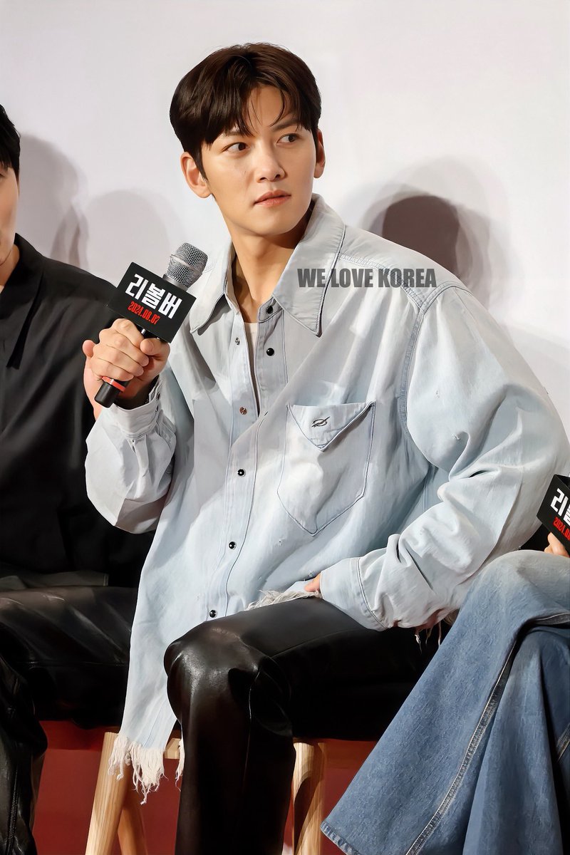 Welovekorea2023's tweet photo. "Watched a movie showcase and saw Ji Chang Wook! Such an amazing experience! He is so handsome!🫶
#리볼버 #리볼버영화 #리볼버시사회 #리볼버_시사회 #Revolver #RevolverVIPPremiere #RevolverMovie #Revolver2024 #레드카펫 #VIPPremiere #시사회 #8월7일극장대개봉 #지창욱 #JiChangWook https://t.co/xhUlLdqXVH
